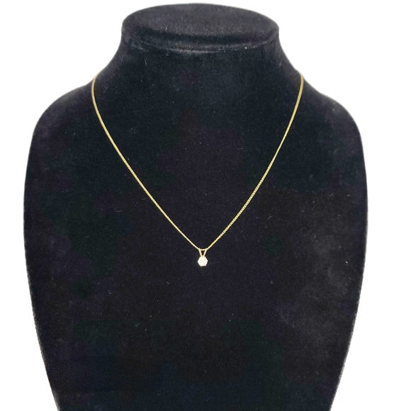 Dainty Precious Elegant Crystal Solitaire Pendant 18k Goldplated Necklace - Picture 5 of 8